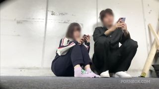 田舎の使われていない倉庫でズボンを半分下ろしてSEXする高◯生カップル。
