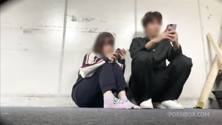 田舎の使われていない倉庫でズボンを半分下ろしてSEXする高◯生カップル。