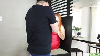 ELA E ALTA E TEM OS PEITOS NATURAIS E GRANDES