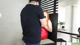 ELA E ALTA E TEM OS PEITOS NATURAIS E GRANDES