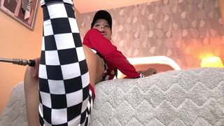 CHEYLACOLLINS - GIVING HERSELF PLEASURE WITH HER FUCKING MACHINE - OCT 04, 2025