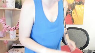 Beautiful fat Italian stepmother masturbates with many obscenities in the Italian language