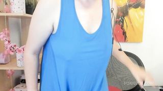 Beautiful fat Italian stepmother masturbates with many obscenities in the Italian language