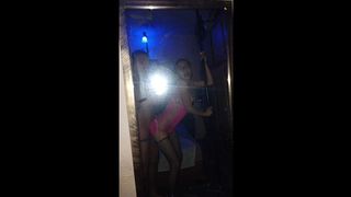 CULONA SE VE DELICIOSA EN LENCERIA ROSA