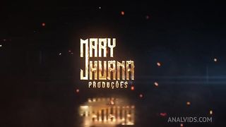Bbw safada voltou no banheiro do shopping para colocar plug no cu - Mary Jhuana