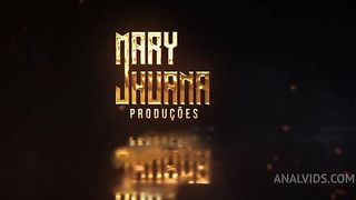 Bbw safada voltou no banheiro do shopping para colocar plug no cu - Mary Jhuana