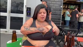 MEU NAMORADO ME TIROU DO BAR PRA MAMAR A ROLA DELE