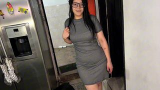 MY YOUNG AND BEAUTIFUL STEP-COUSIN ARRIVES AND ALREADY KNOWS WHAT SHE HAS TO DO