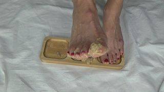 MY BEAUTIFUL MATURE FEET IN PUDDING