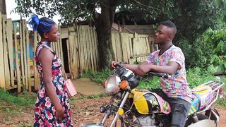 COUP DE FOUDRE AVEC LA NOUVELLE FILLE DU QUARTIER