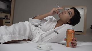 Novinha sofre pra levar no rabo - Aurora Silver