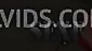 Mulher sem calcinha espera namorado sair do banho e pede para ele fuder o seu rabo antes de ir para balada.