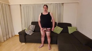 ORGASMUS AUF DEM SOFA IN POV