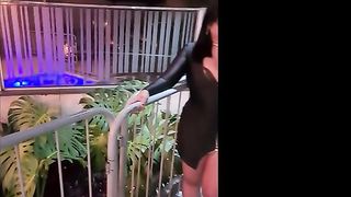 Na casa de swing com tanto tesao que fodi no GloryHole com varios desconhecido e acabei ficando cheia de porra na buceta