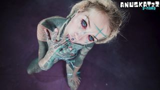 TATTOO PIERCED ALT GIRL GIVES SLOPPY BJ AND GETS ANAL FUCKED