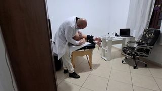 A MILF GETS FINGERED BY THE PROCTOLOGIST DURING AN ANAL EXAM.