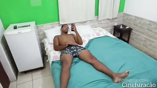Madrasta tesao flagra enteado se masturbando e quer ver como e o pau dele