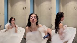 TEASING BATHUB VIDEO