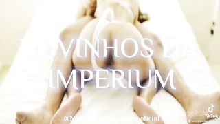 Fui na casa de swing briquei na glory hole e transei sem camisinha e gozaram dentro