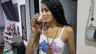 CHAMEI A DESCONHECIDA E DESCOBRI QUE A BUCETA E APERTADA E GOSTOSA - FELINA