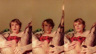 WEBCAM FEMBOY GODDESS PULLS VIBRATOR OUT OF ASS AND SPREADS CHEEKS