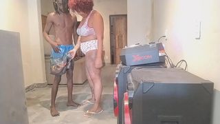 ESPIEI ELA DANCANDO E METI O PAU NA SAFADA