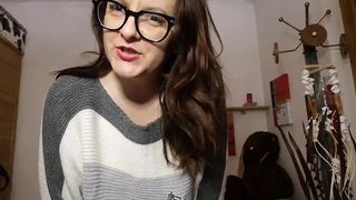 A REVOLUTIONARY FETISH ART STATEMENT: WATCH NICOLETTA EMBRACE HER GLORIOUS, NATURAL HAIRY ARMPITS IN A POWERFUL ACT OF DEFIANCE THAT SHATTERS CONVENTIONAL BEAUTY STEREOTYPES