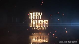 Brincando com o chuveirinho no cuzinho - Mary Jhuana