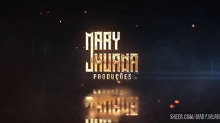 Brincando com o chuveirinho no cuzinho - Mary Jhuana