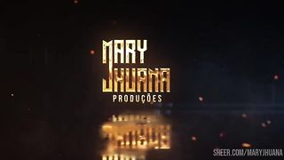 Brincando com o chuveirinho no cuzinho - Mary Jhuana