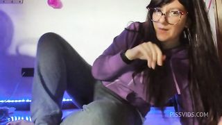 Hairy pussy filled with pee