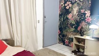 Baby cat com lingerie preta sabe o que faz na pica