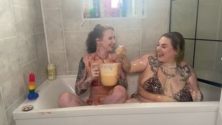 SPLOSHING WITH SAMMIE