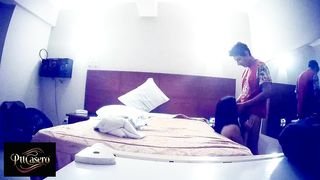 EN EL TELO ME LA EMPIEZA A CHUPAR Y DESPUES QUIERE QUE SE LA META, PERO ALGUIEN NOS ESPIA - SHORT (SIN CENSURA)