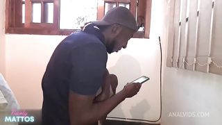 Chamei meu amigo eletricista do pau gigante pra foder eu e minha amiga em casa 2 morenas pra um 1 pauzao