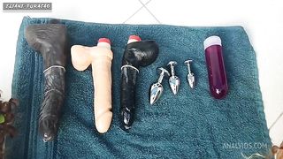 HUMILHACAO DE MULHERES GOSTOSAS SOCANDO BRINQUEDOS EROTICOS EM SUAS BUNDAS