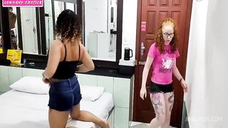 DUAS ESPOSAS SAEM JUNTAS PARA O MOTEL PARA COMETER UMA TRAICAO MAS SAO APANHADAS