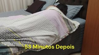 CAMERA FLAGRA PADRASTO ENTRANDO NO QUARTO DA ENTEADA DURANTE A MADRUGADA E CHUPANDO A GAROTA