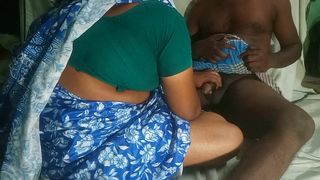 HOT INDIAN BIG ASS AUNTY SEX WITH DESI SAREE REMOVING