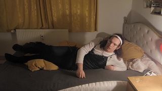 AUSZIEHEN UND GEIL MASTURBIEREN