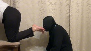 IGNORING HER FOOT SLAVE - FOOT WORSHIP