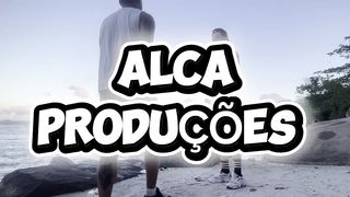 O TURISTA PAULISTA CHEGOU NO RIO E CHAMOU UM PUTO CARIOCA PRA COMER NA PRAIA E TE DAR MUITO LEITE