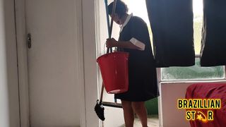 EMPREGADA SAFADA DA EM CIMA DO PATRAO