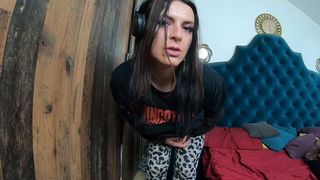 HOMEWEAR TWERK TEASE – BIG ASS JIGGLE & NO-PANTIES VIBES