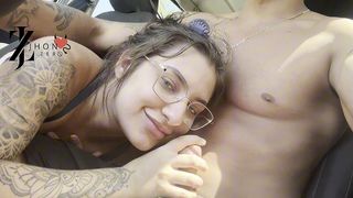 BOQUETE MOLHADO SEM PARAR DENTRO DO CARRO EM MOVIMENTO