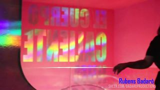 Fodendo o cu da mulher do corno sem camisinha