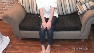 スキニージーパンでオナニーする女子◯生。
