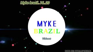 Eu fui na casa de uma amiga e acabou rolando um festinha com sex