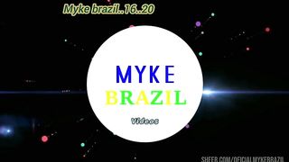 Eu fui na casa de uma amiga e acabou rolando um festinha com sex