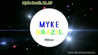 Eu fui na casa de uma amiga e acabou rolando um festinha com sex